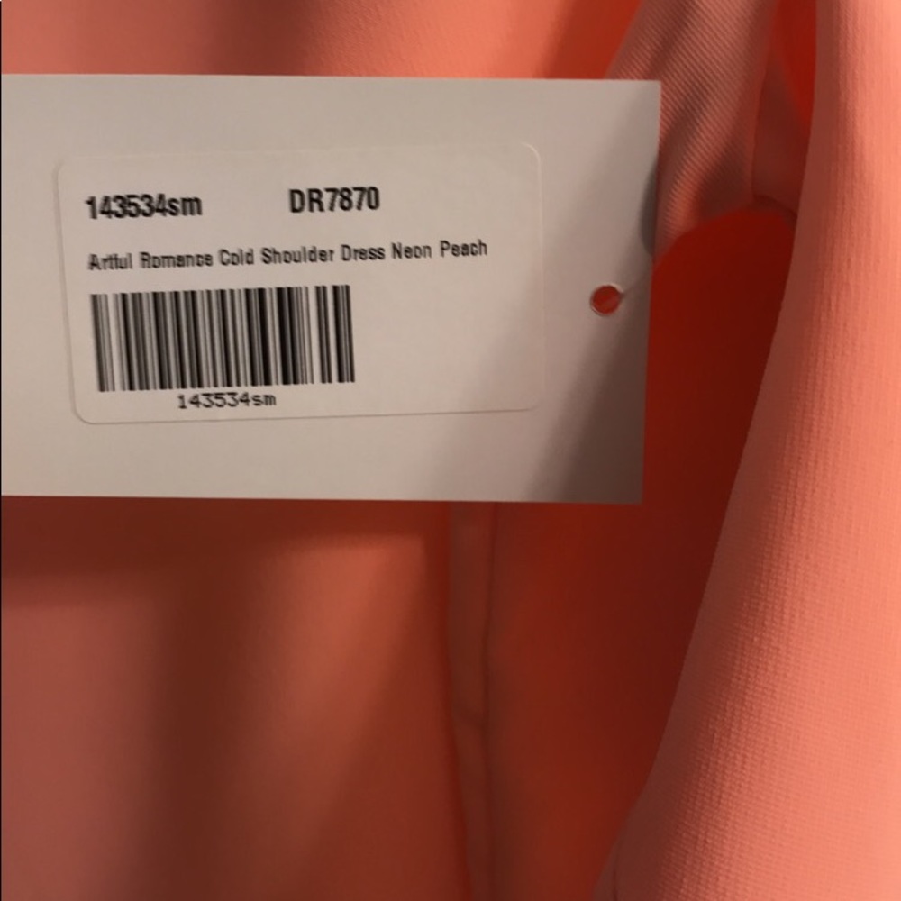 Everly cold shoulder dress never worn size M